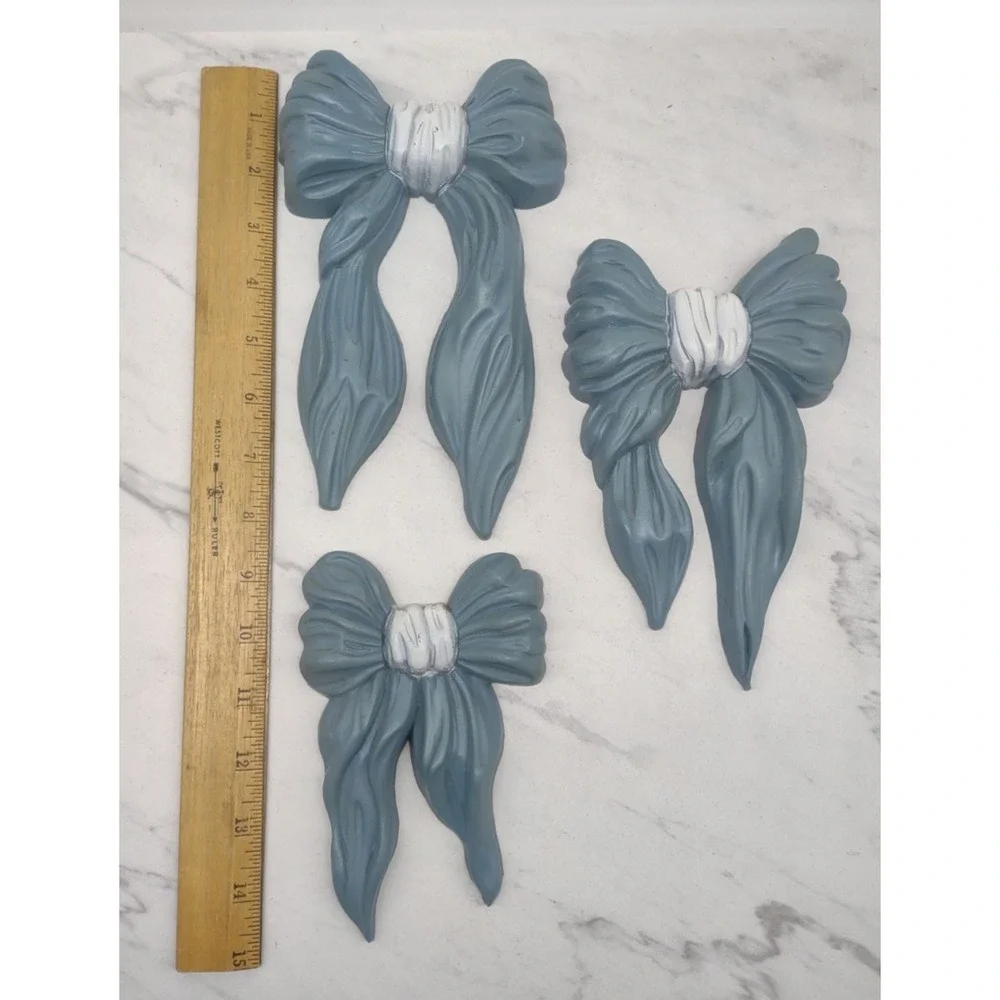 Home Interiors HOMCO #7601 Blue White Ribbon Bows Plastic Wall Plaques 1991 USA